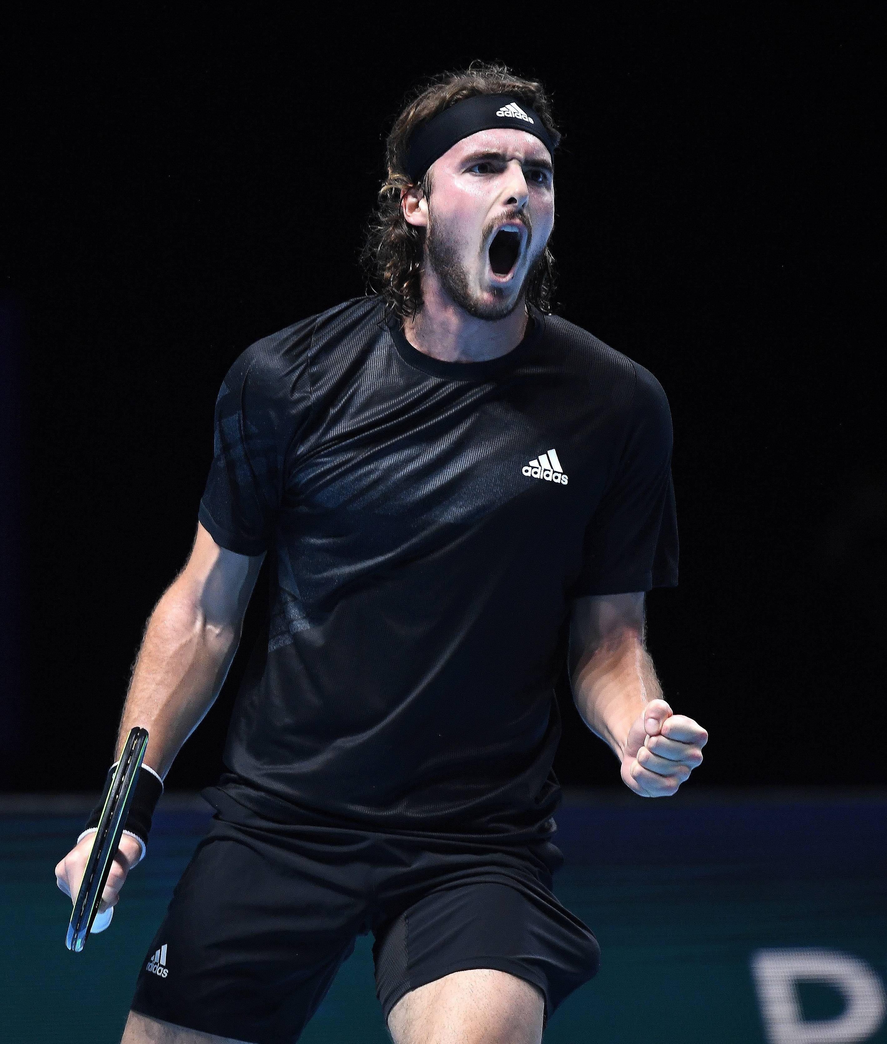 包含法国网球队完胜英国网球队，西西帕斯打破历史纪录的词条