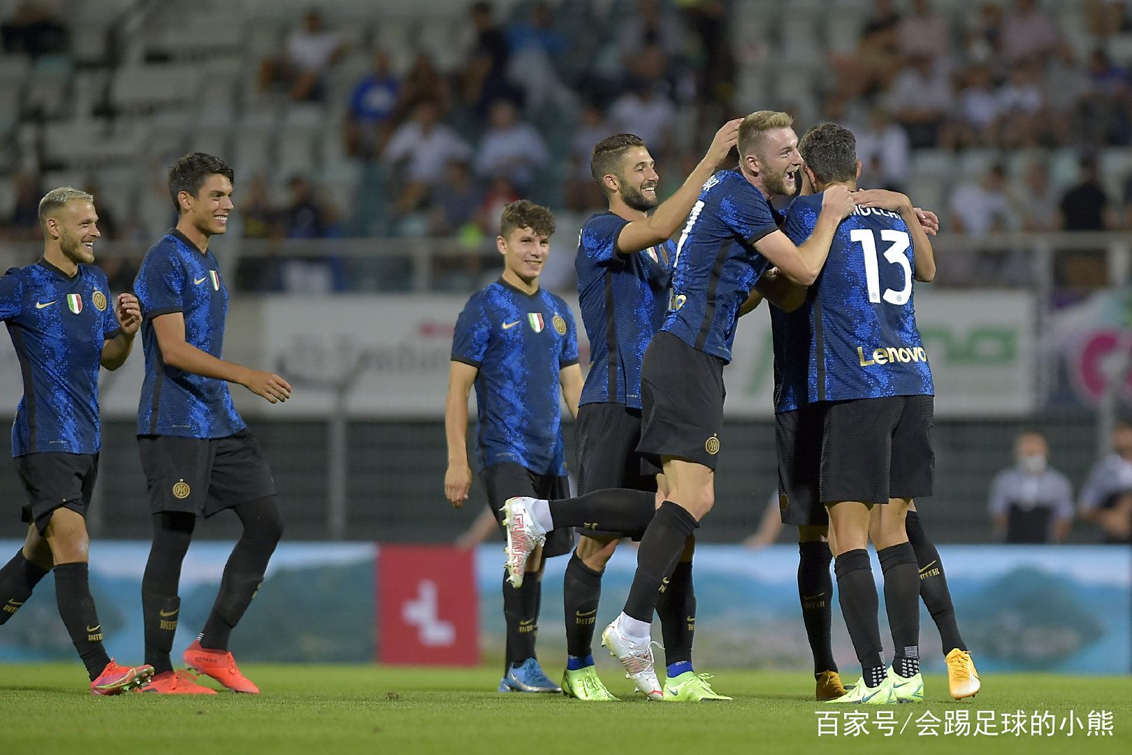 关于拜仁碾压AC米兰，福登统治全场的信息