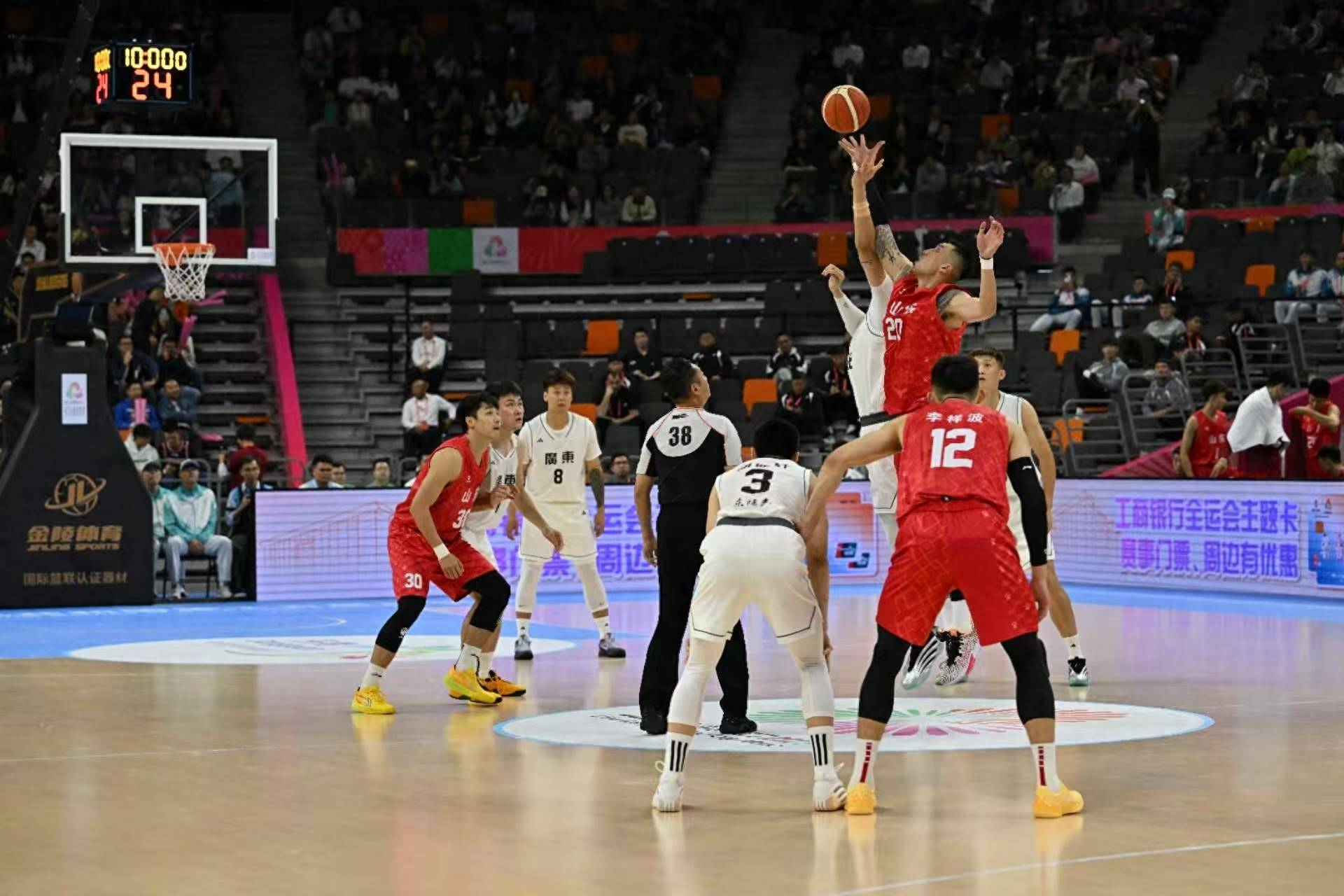 山东队鏖战广州队，赵继伟扛起全队