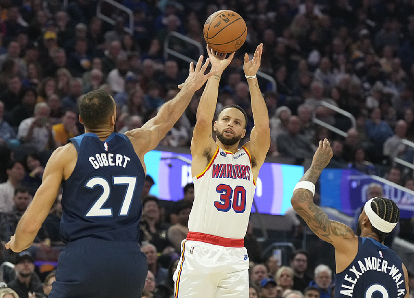 火箭关键时刻火力全开，逆转森林狼