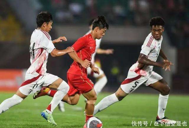 关于中国足球联盟战况激烈，球员表现出色的信息