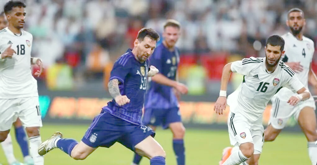 精彩足球赛事中赛场的激烈对抗 精彩足球赛事中赛场的激烈对抗