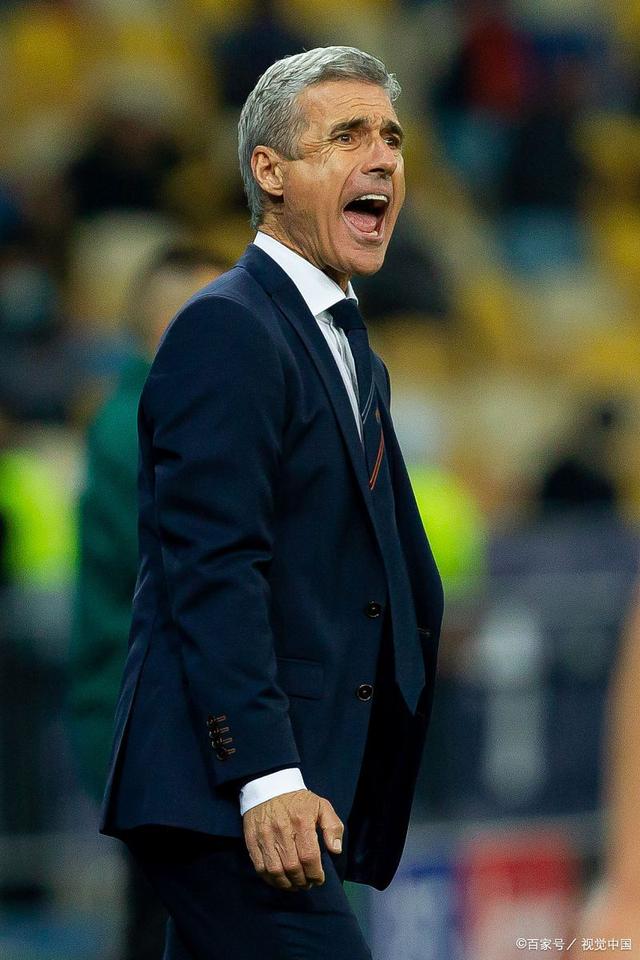 包含佛罗伦萨客场逆转都灵，取得关键胜利的词条