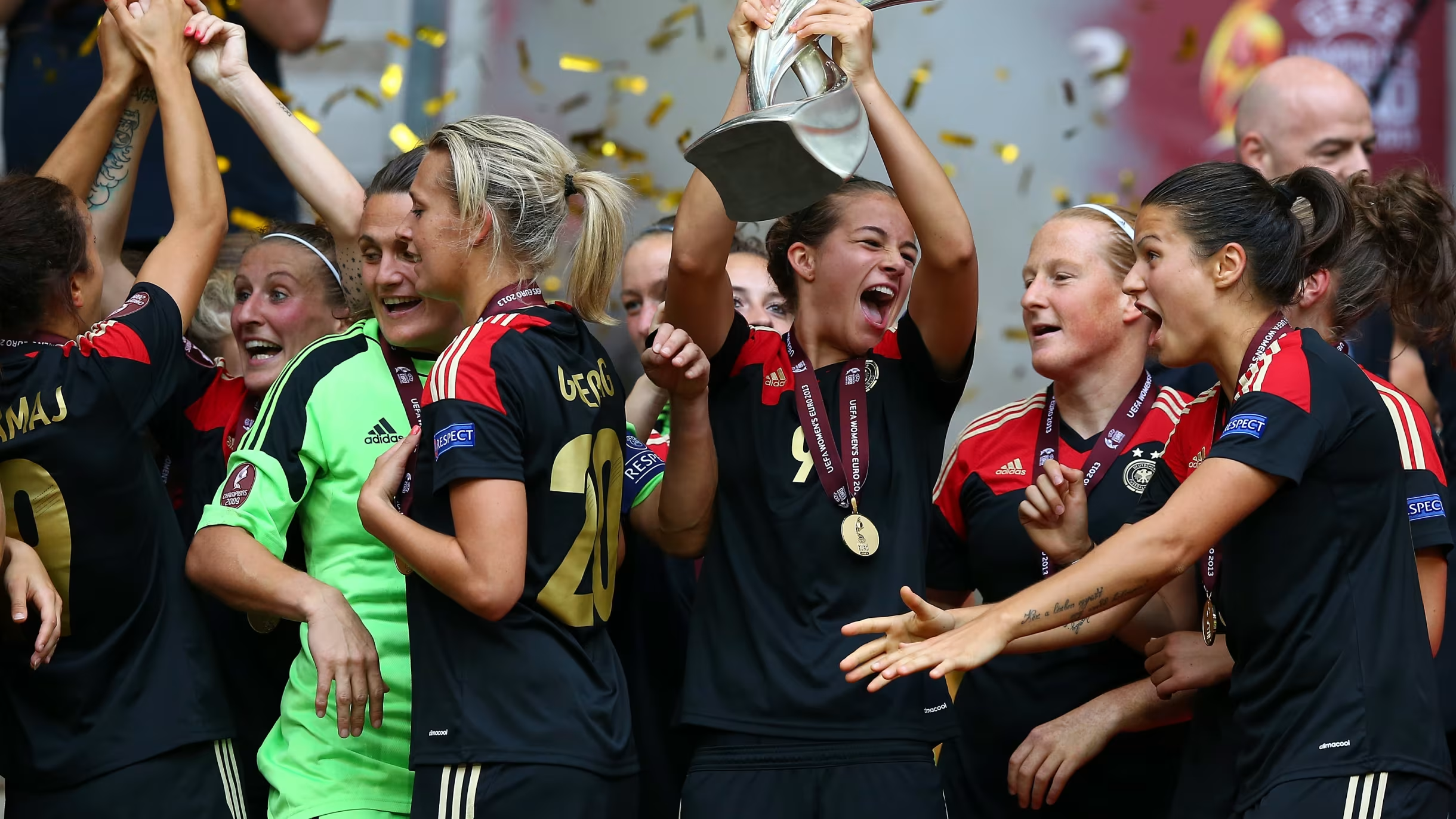 包含德国杯赛一触即发，强队硝烟四起的词条