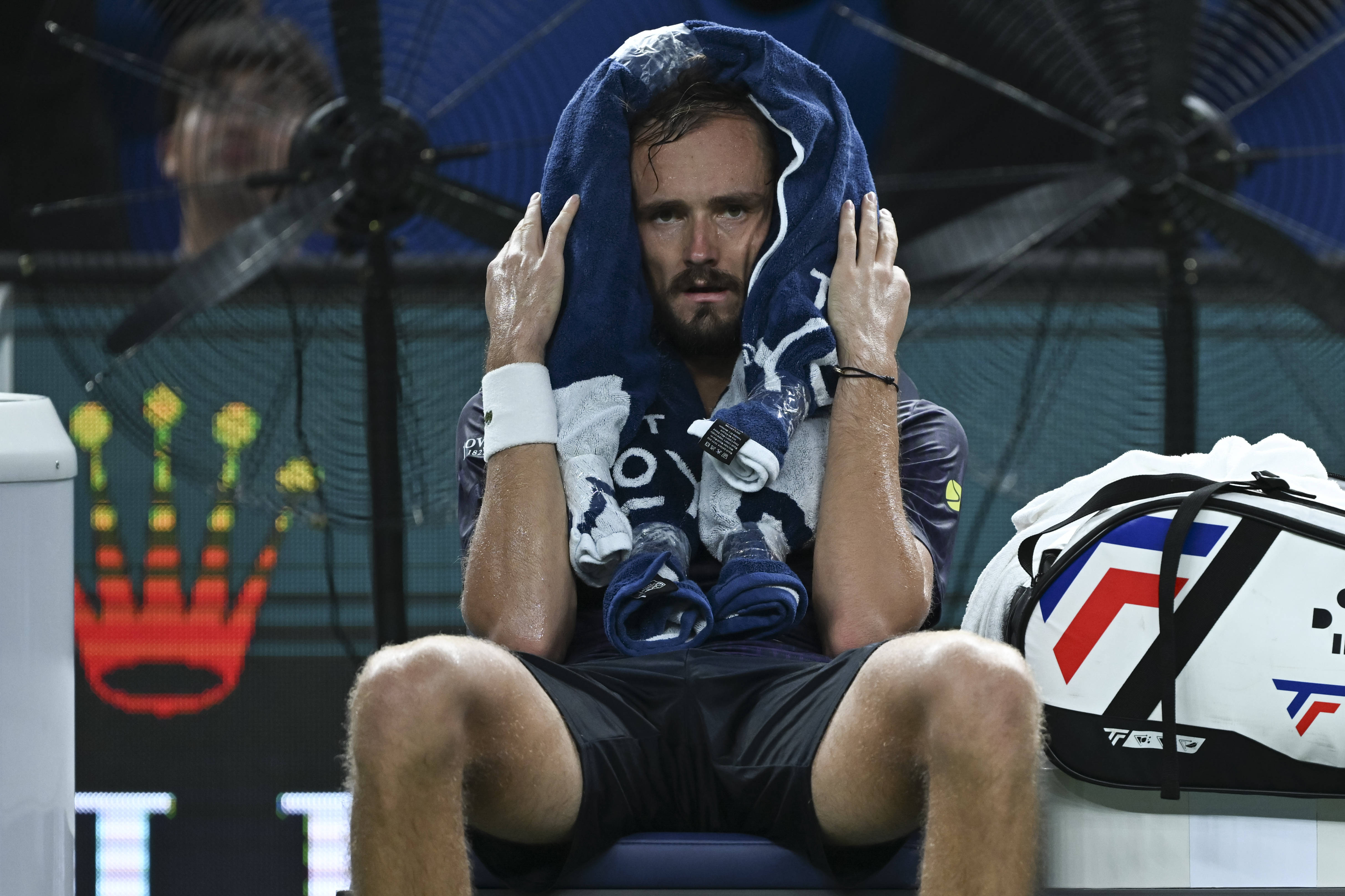 包含西班牙网球队轻取世界网球队,梅德韦杰夫关键制胜的词条 包含西班牙网球队轻取世界网球队,梅德韦杰夫关键制胜的词条