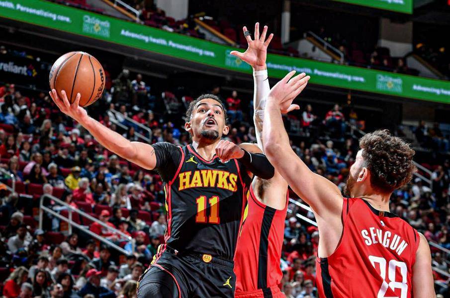 包含雄鹿爆冷公牛，特雷杨高光表现的词条