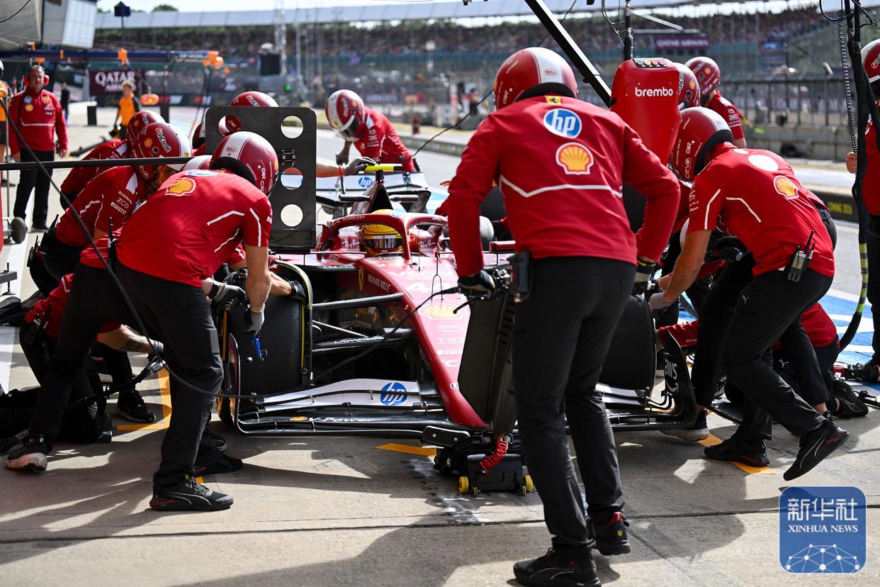 梅赛德斯完胜哈斯车队，皮亚斯特里带队取胜的简单介绍