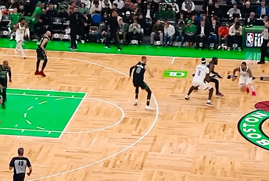 江苏队翻盘天津队，塔图姆带队取胜