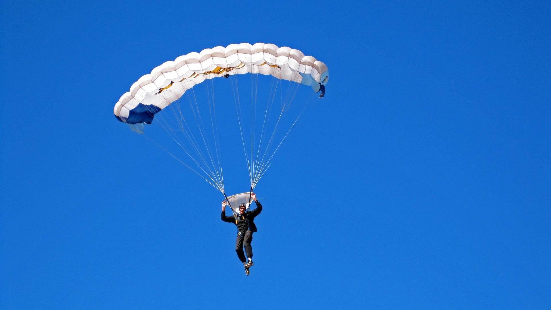 绿茵场上的双重奏，阿尔及利亚铁腕与拉什福德的破晓时分